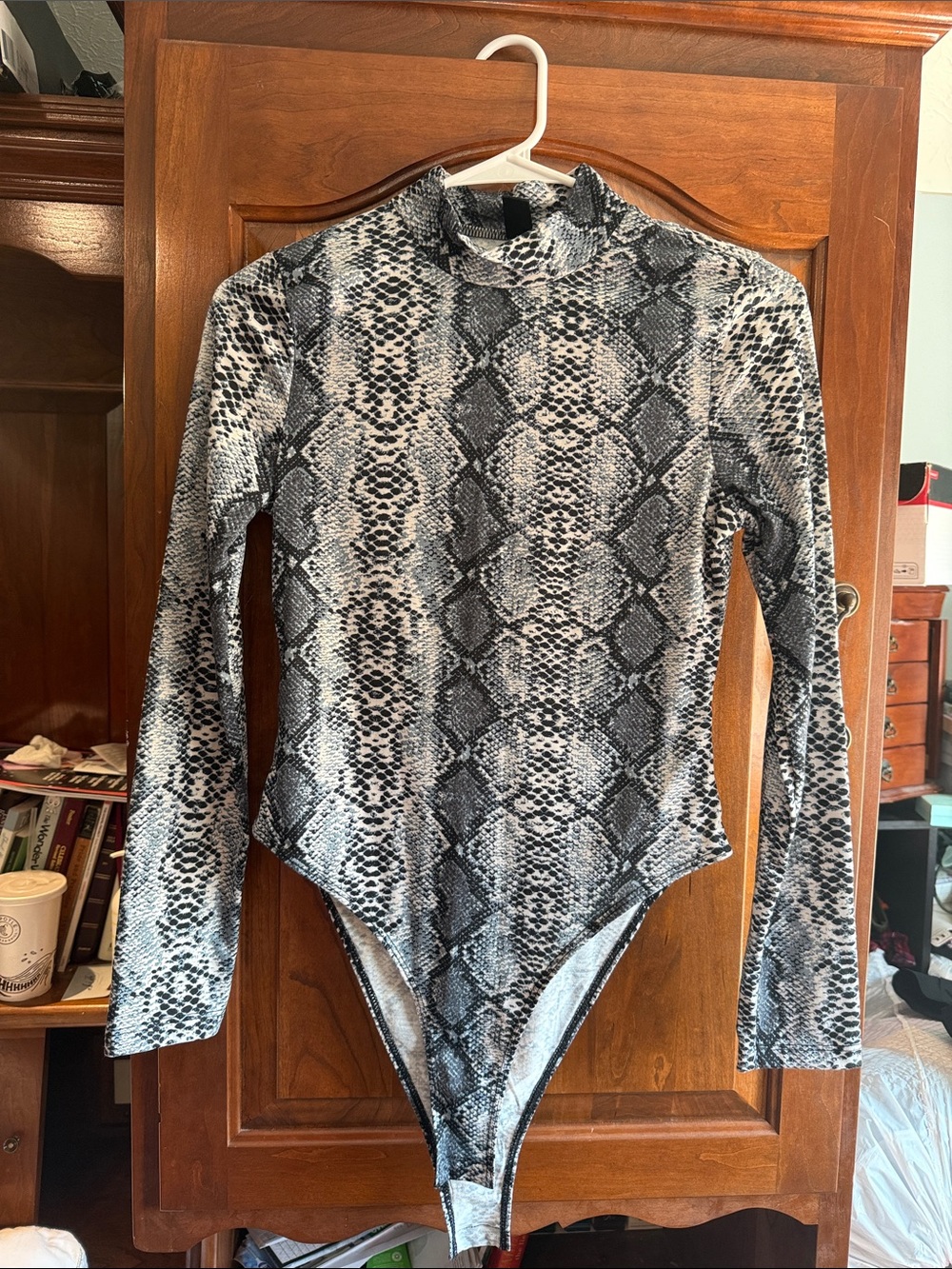 SHEIN Black & White Snake Print Long-Sleeve Bodysuit